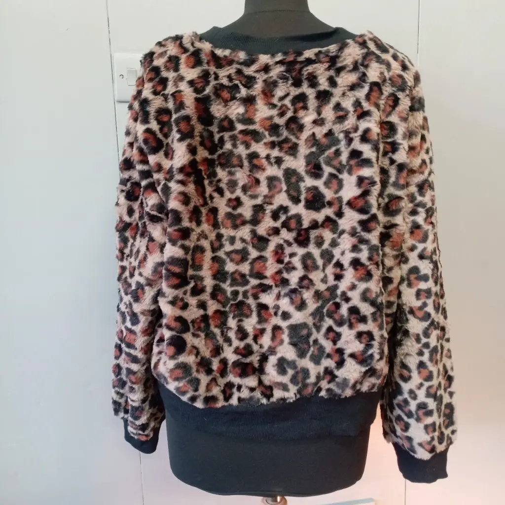 Wild Fable Women's Brown and Tan Sweatshirt 4.webp