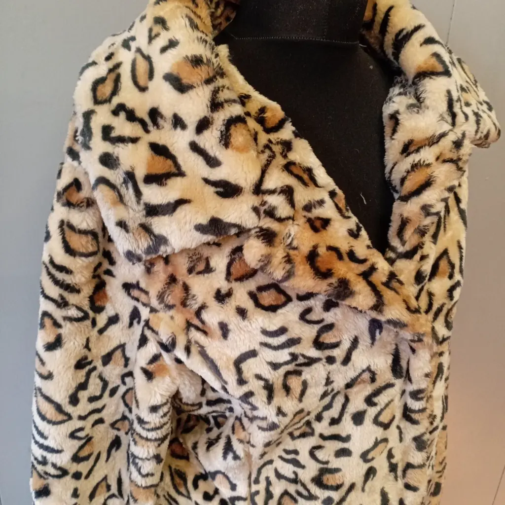 Leopard print faux fur coat 3.webp