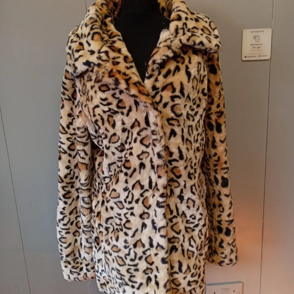 Leopard print faux fur coat 2.webp