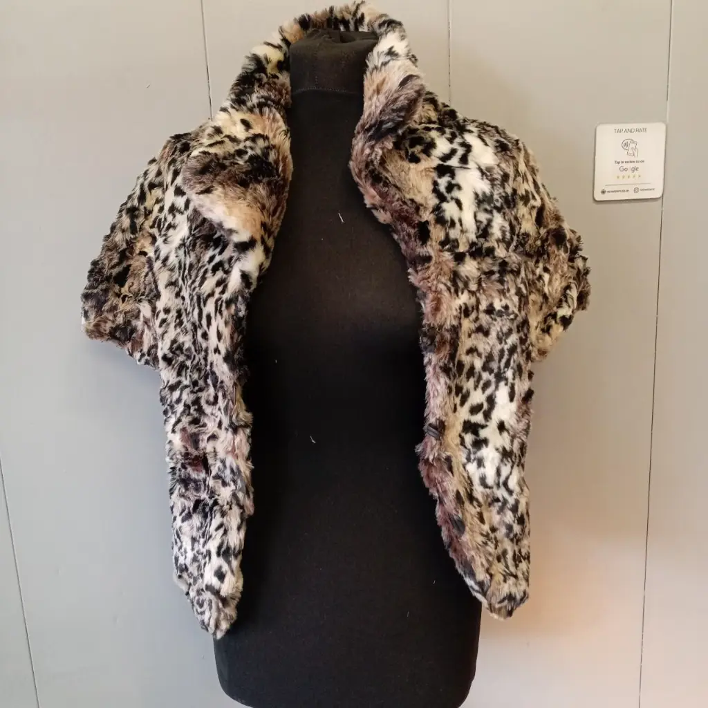 Brown and black cropped faux fur jacket with leopard print 5.webp