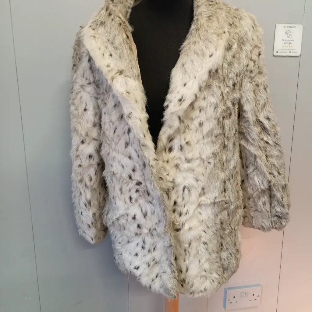 Cream faux fur coat 2.webp