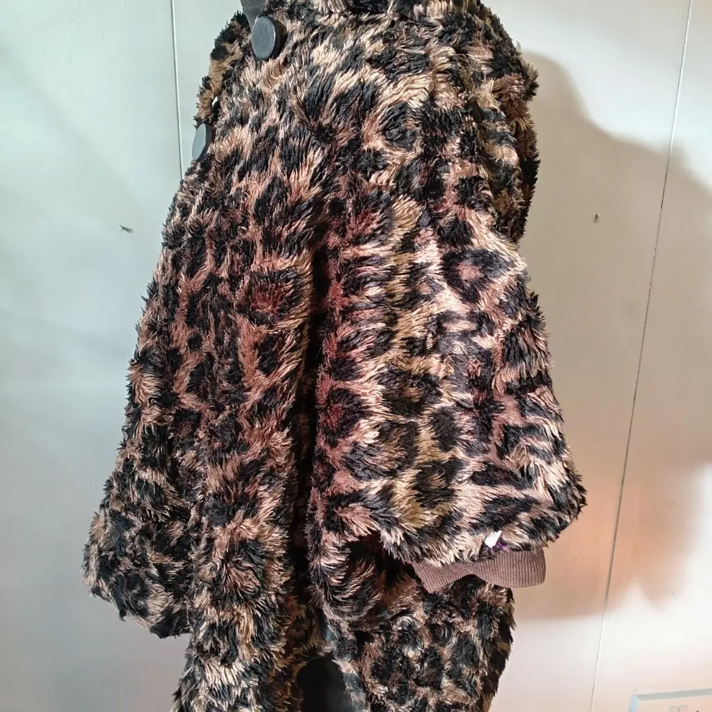 Leopard print poncho wildstyle faux fur hooded wrap 2.webp