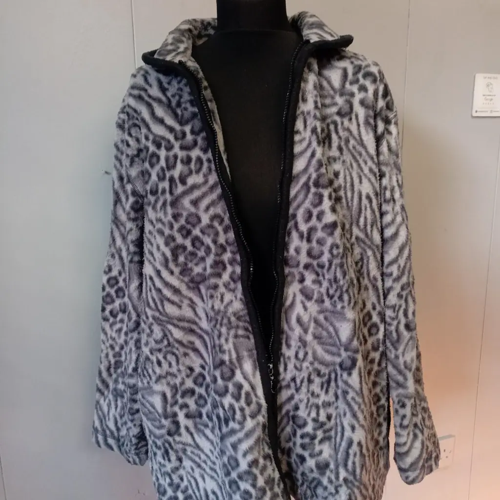 Alfred Dunner Women's Black and Grey Cardigan 2.webp