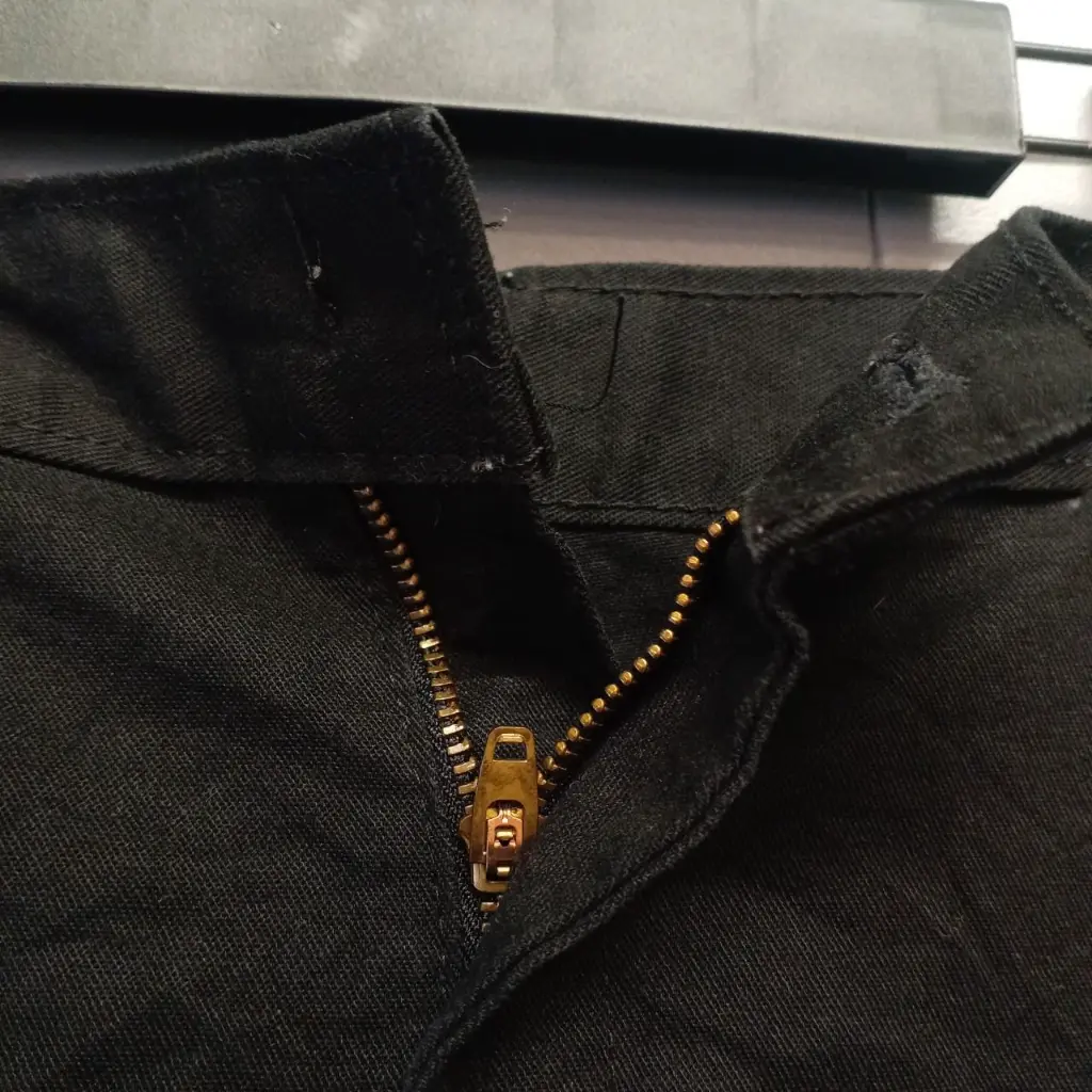 Black Dickies cargo trousers skater Missing fastening button size UK 36 leg 34 inch 4.webp