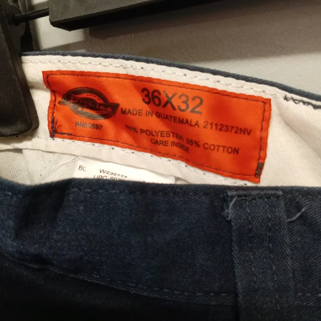 Navy Dickies cargo trousers with a relaxed fit skater Size UK 36 leg 32 inch 5.webp