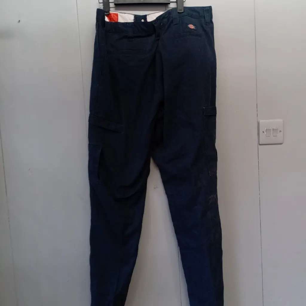 Navy Dickies cargo trousers with a relaxed fit skater Size UK 36 leg 32 inch 3.webp