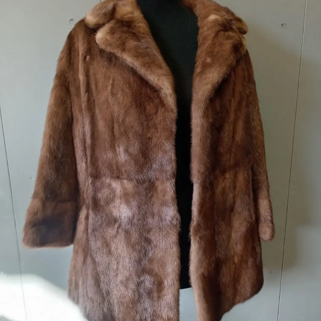 Vintage fur coat with a touch of elegance glamour glossy dark brown